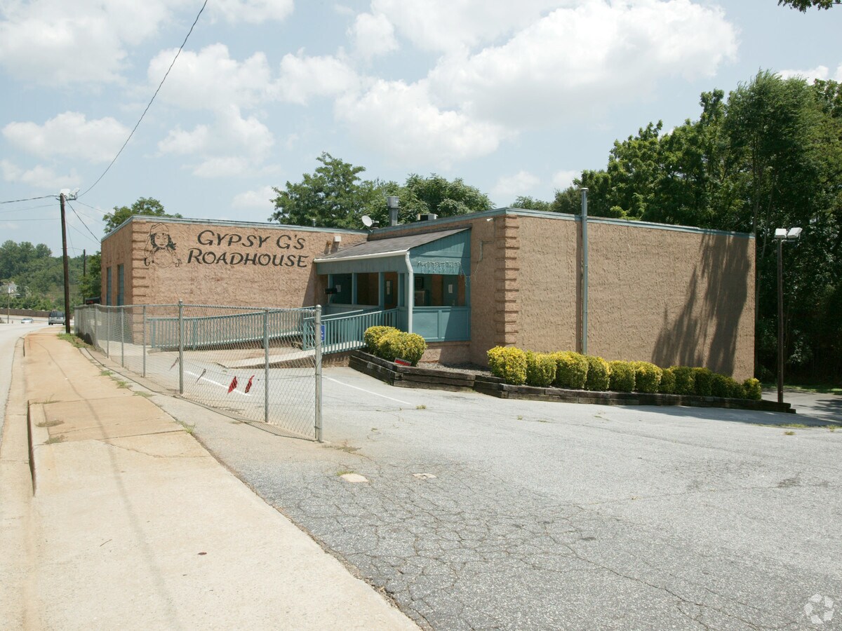 520 Rutherford Rd, Greenville, SC 29609