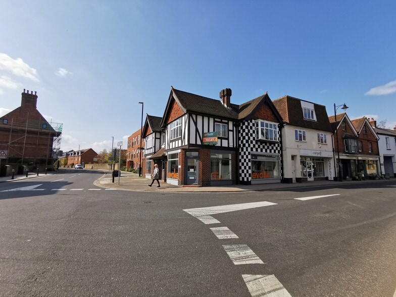 2 Petersfield Rd, Midhurst for sale - Building Photo - Image 1 of 1