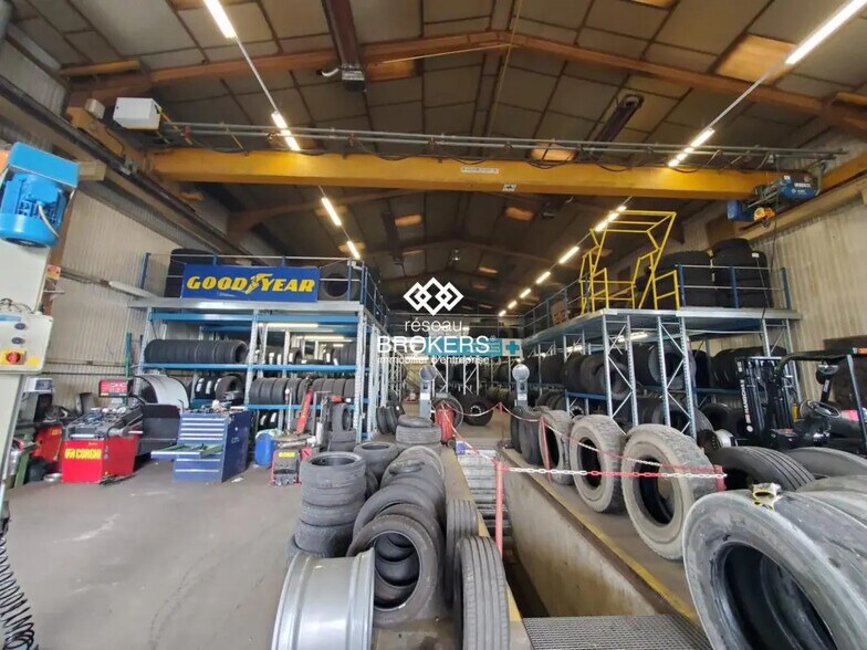 Industrial in Charvonnex for lease - Building Photo - Image 2 of 4