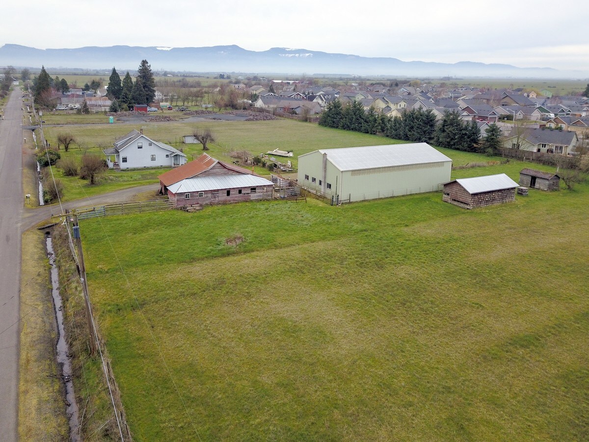 930 Sommerville Loop, Harrisburg, OR 97446