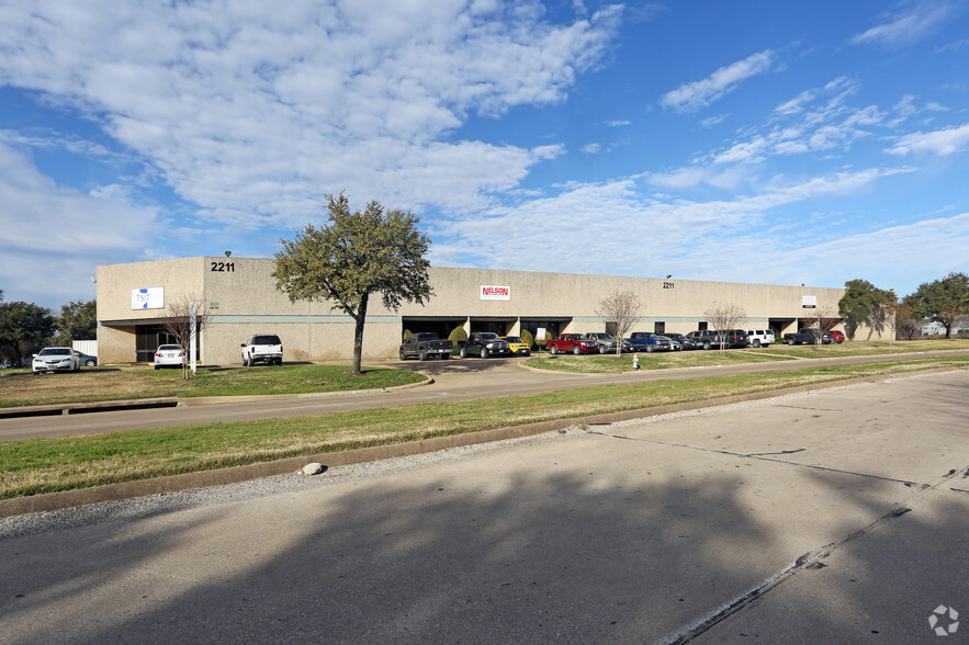 2211 Century Center Blvd, Irving, TX for lease - Primary Photo - Image 1 of 15