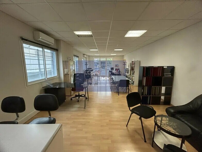 Office in Cenon for lease - Interior Photo - Image 2 of 5