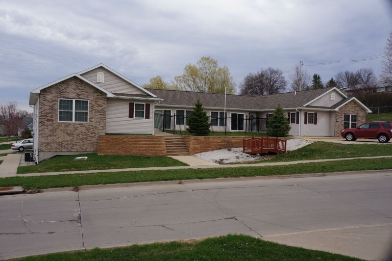 2102-2104 S 5th Ave, Marshalltown, IA for sale Primary Photo- Image 1 of 1