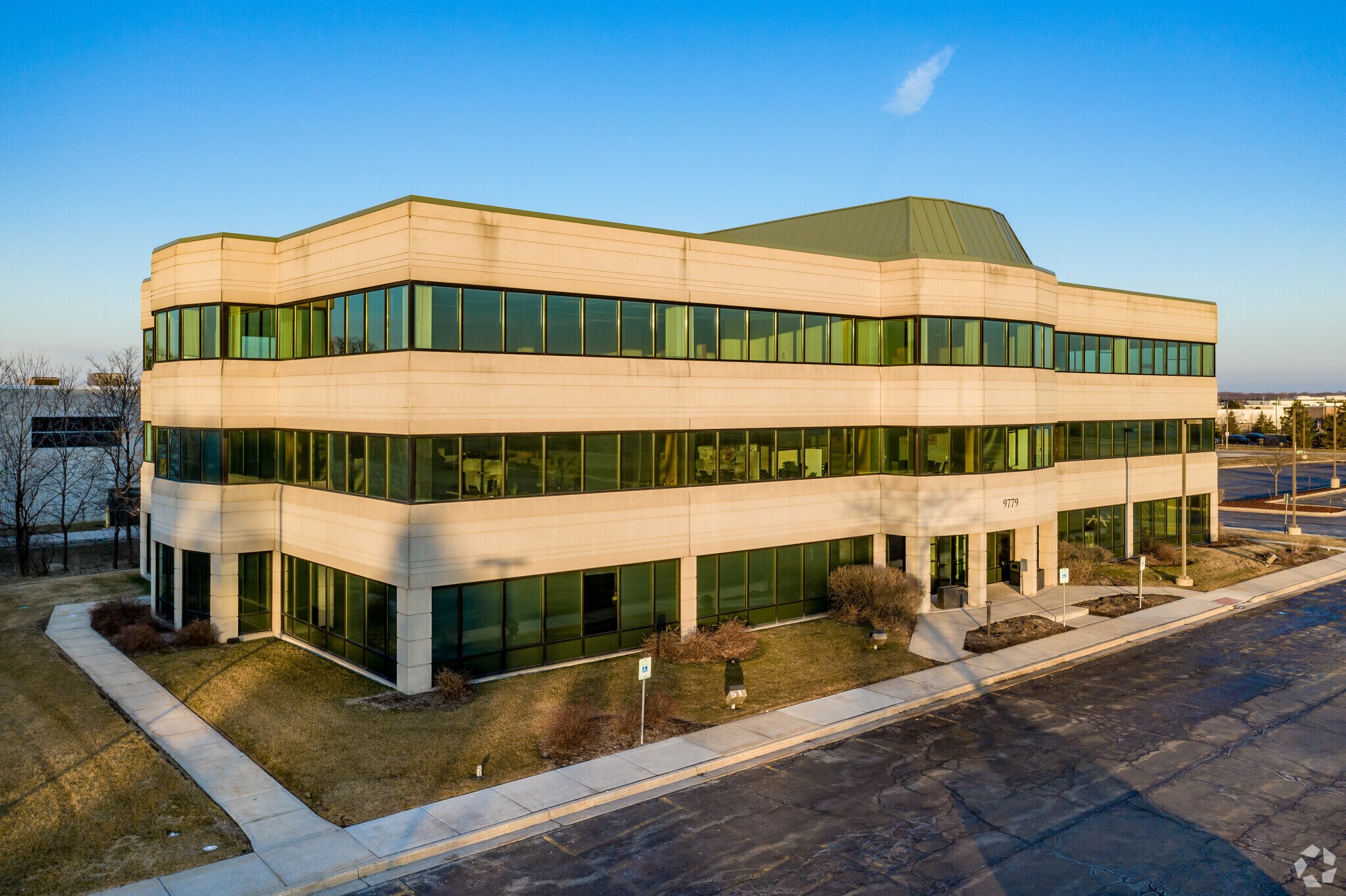 9779 S Franklin Dr, Franklin, WI for lease Building Photo- Image 1 of 6