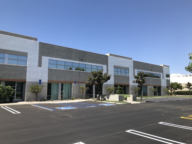 201 Bernoulli Cir, Oxnard, CA for lease - Building Photo - Image 2 of 7