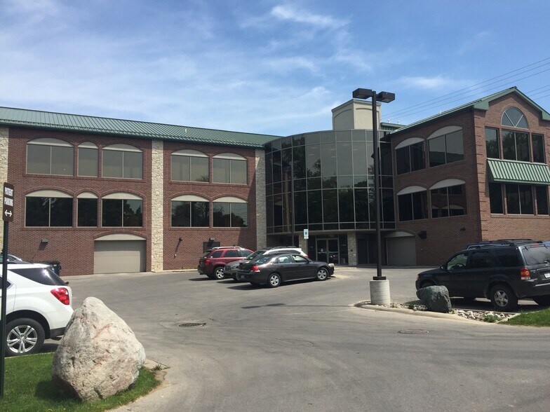 701 W Front St, Traverse City, MI for sale - Primary Photo - Image 1 of 1