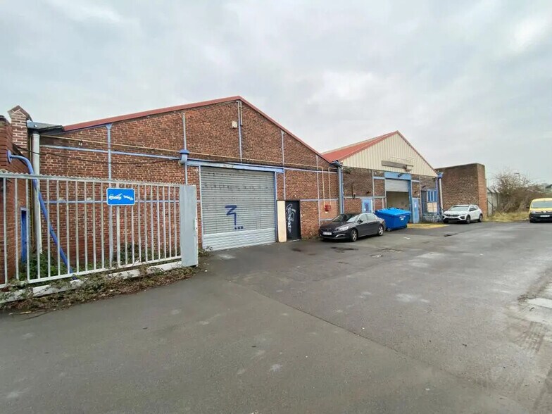 Flex in Lille for lease - Building Photo - Image 1 of 4