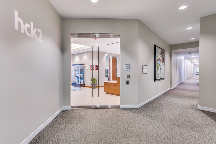 3875 Ponte Ave, Addison, TX for lease - Interior Photo - Image 2 of 24