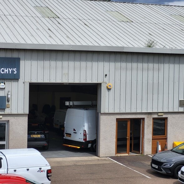 11-17 Linkwood Pl, Elgin for lease - Building Photo - Image 2 of 7