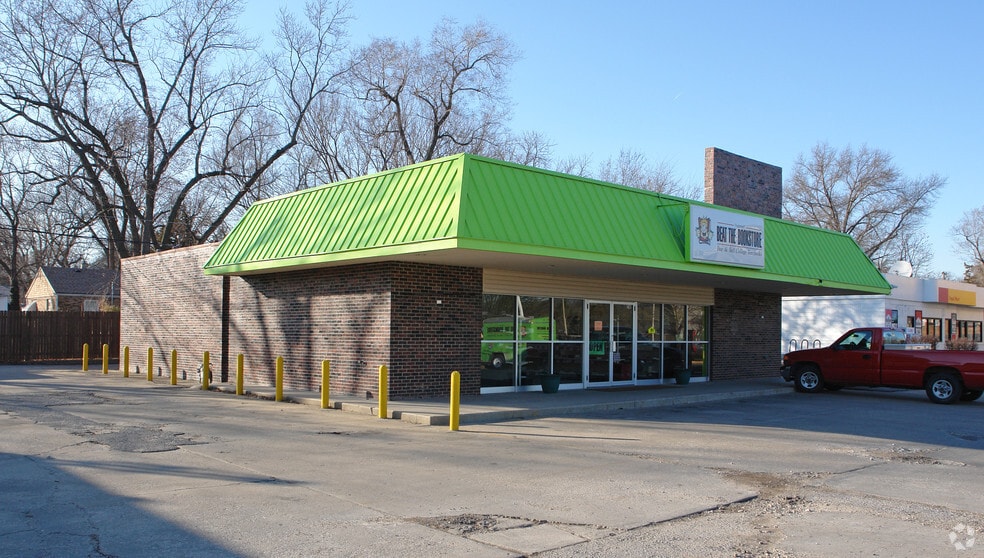 1741 Massachusetts St, Lawrence, KS for sale - Primary Photo - Image 1 of 1
