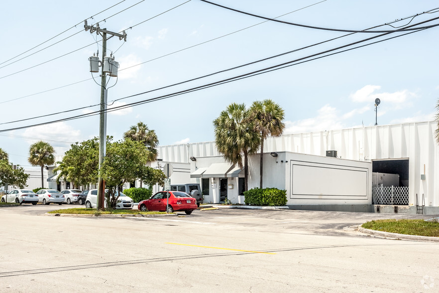 8351-8391 NW 64th St, Miami, FL for sale - Primary Photo - Image 1 of 1