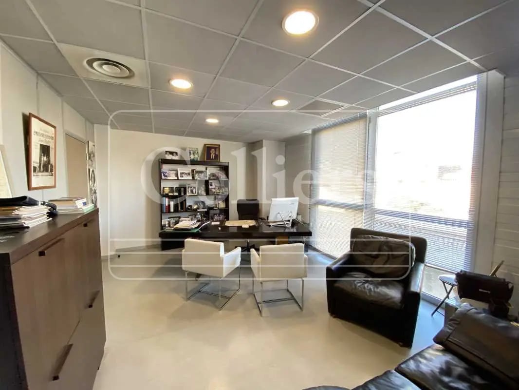 Office in Marseille for lease Interior Photo- Image 1 of 10