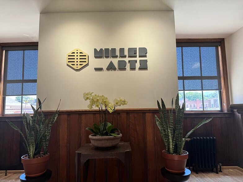 316 1/2 E Main St, Johnson City, TN for lease - Building Photo - Image 1 of 3