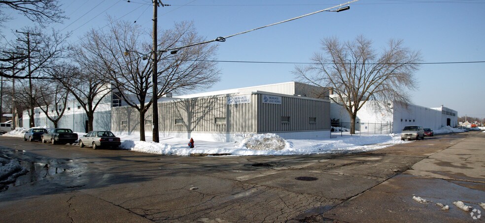 4722 N 28th St, Milwaukee, WI for sale - Primary Photo - Image 1 of 2