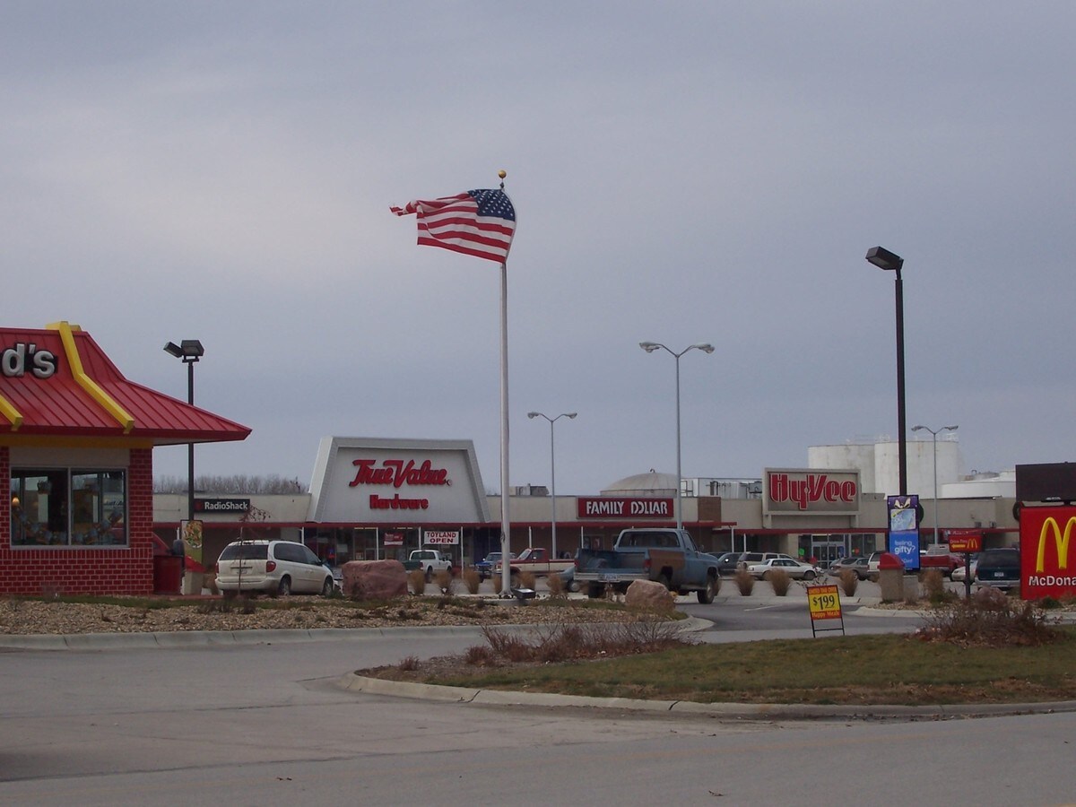 15011701 N Broadway St, Red Oak, IA 51566 Red Oak Plaza