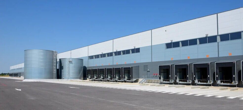 Industrial in COMBRAY for lease - Building Photo - Image 3 of 3