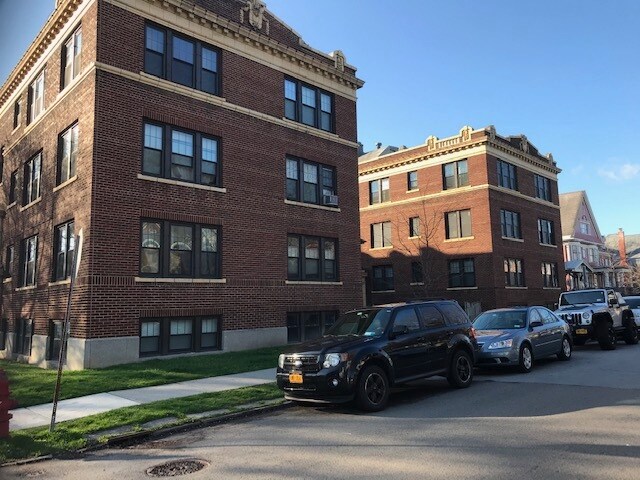 196 Crescent Ave, Buffalo, NY for sale - Primary Photo - Image 1 of 1