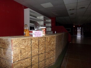 565-595 Garden Walk Blvd, Atlanta, GA for lease Interior Photo- Image 2 of 9