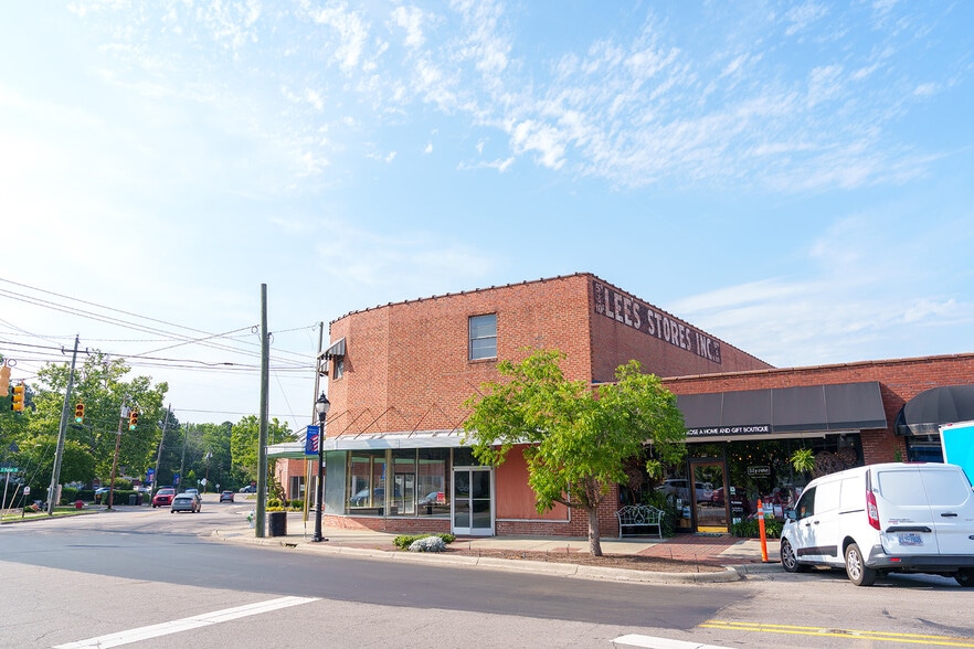 124 W Main St, Aberdeen, NC for sale - Building Photo - Image 1 of 36