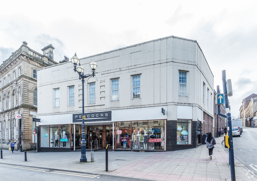 2-12 Market Pl, Dewsbury for lease - Primary Photo - Image 1 of 2