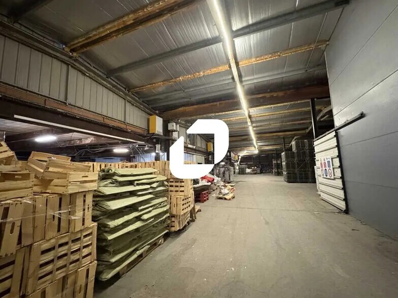Industrial in Beychac-et-Caillau for lease - Interior Photo - Image 3 of 13