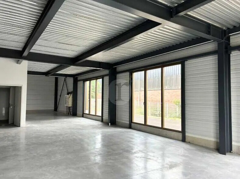 Flex in Seclin for lease - Interior Photo - Image 2 of 4