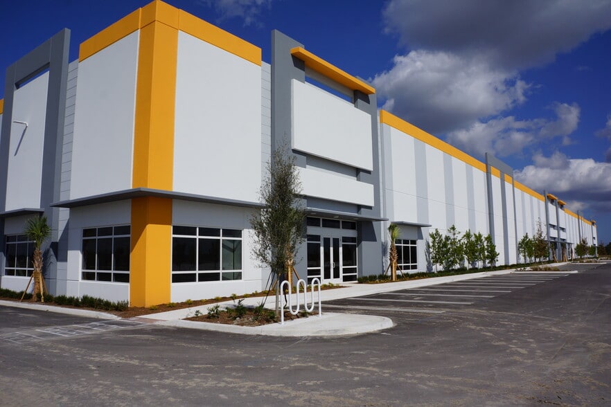 12070 SW Tom Mackie Blvd, Port Saint Lucie, FL for lease - Building Photo - Image 1 of 19