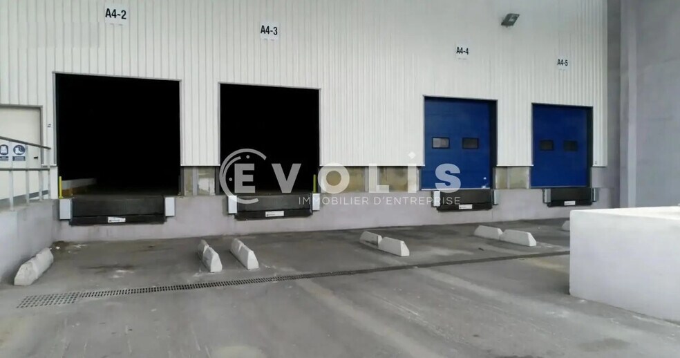 Office in Nîmes for lease - Building Photo - Image 1 of 9