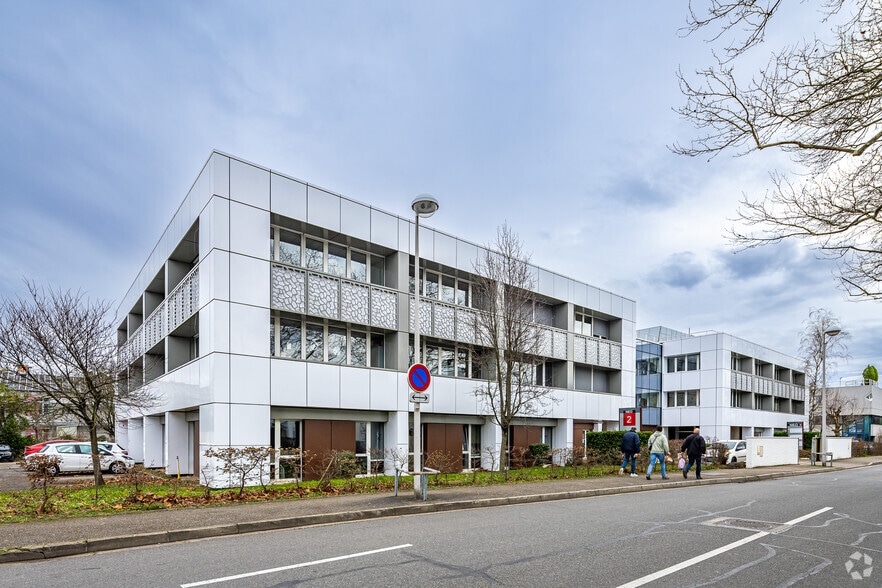 Office in Bron for lease - Building Photo - Image 2 of 2