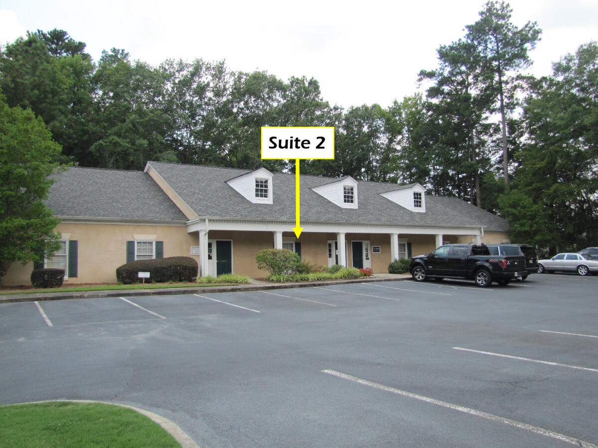 4562 Forsyth Rd, Macon, GA 31210