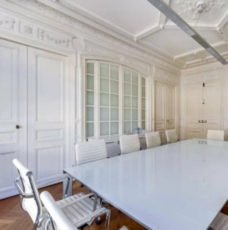 Office in Paris for lease Interior Photo- Image 1 of 4