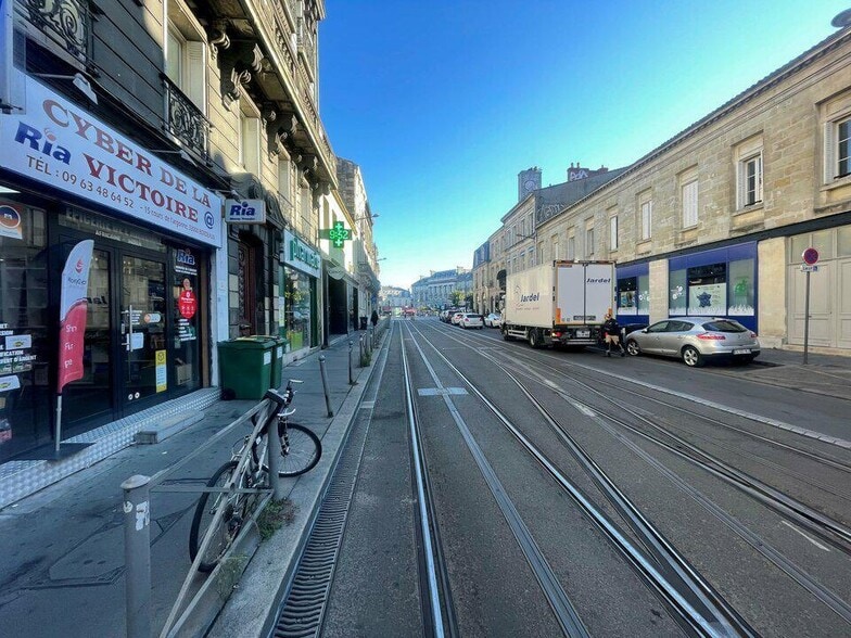 Retail in Bordeaux for lease - Building Photo - Image 2 of 3