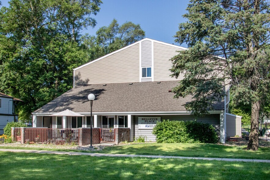 1808 Warren St, Bellevue, NE for sale - Building Photo - Image 1 of 1