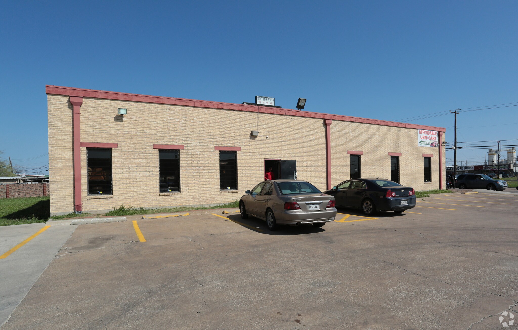 11261 Harry Hines Blvd, Dallas, TX for sale Primary Photo- Image 1 of 1