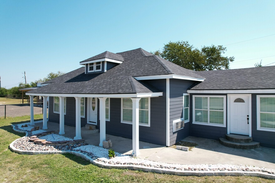 812 N Front St, Mathis, TX for sale - Primary Photo - Image 1 of 1