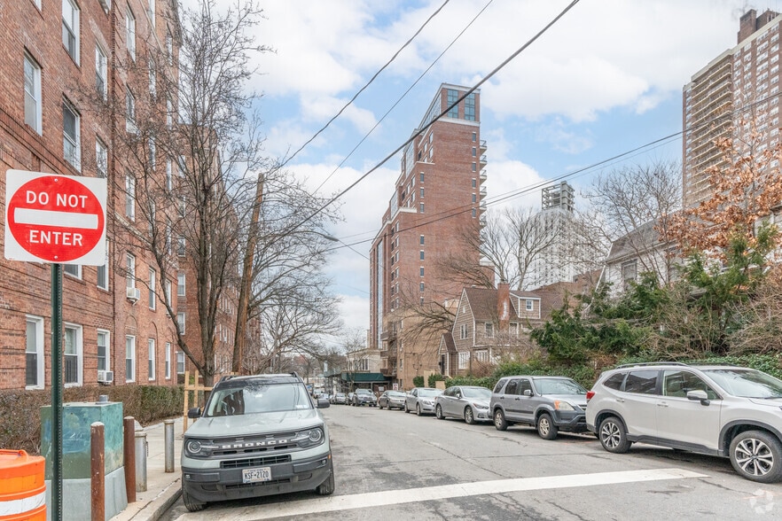 12418 Queens Blvd, Jamaica, NY for sale - Building Photo - Image 3 of 6