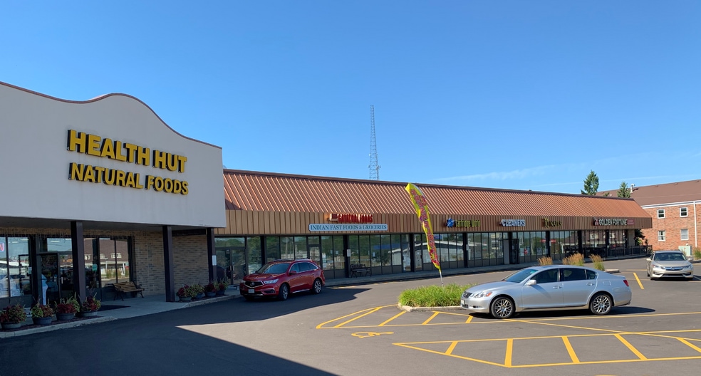 19035 W Bluemound Rd, Brookfield, WI for lease - Building Photo - Image 1 of 6