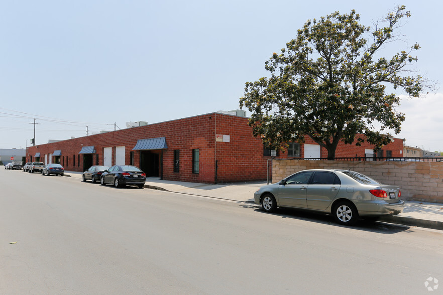 13333-13345 Saticoy St, North Hollywood, CA for lease - Building Photo - Image 3 of 8