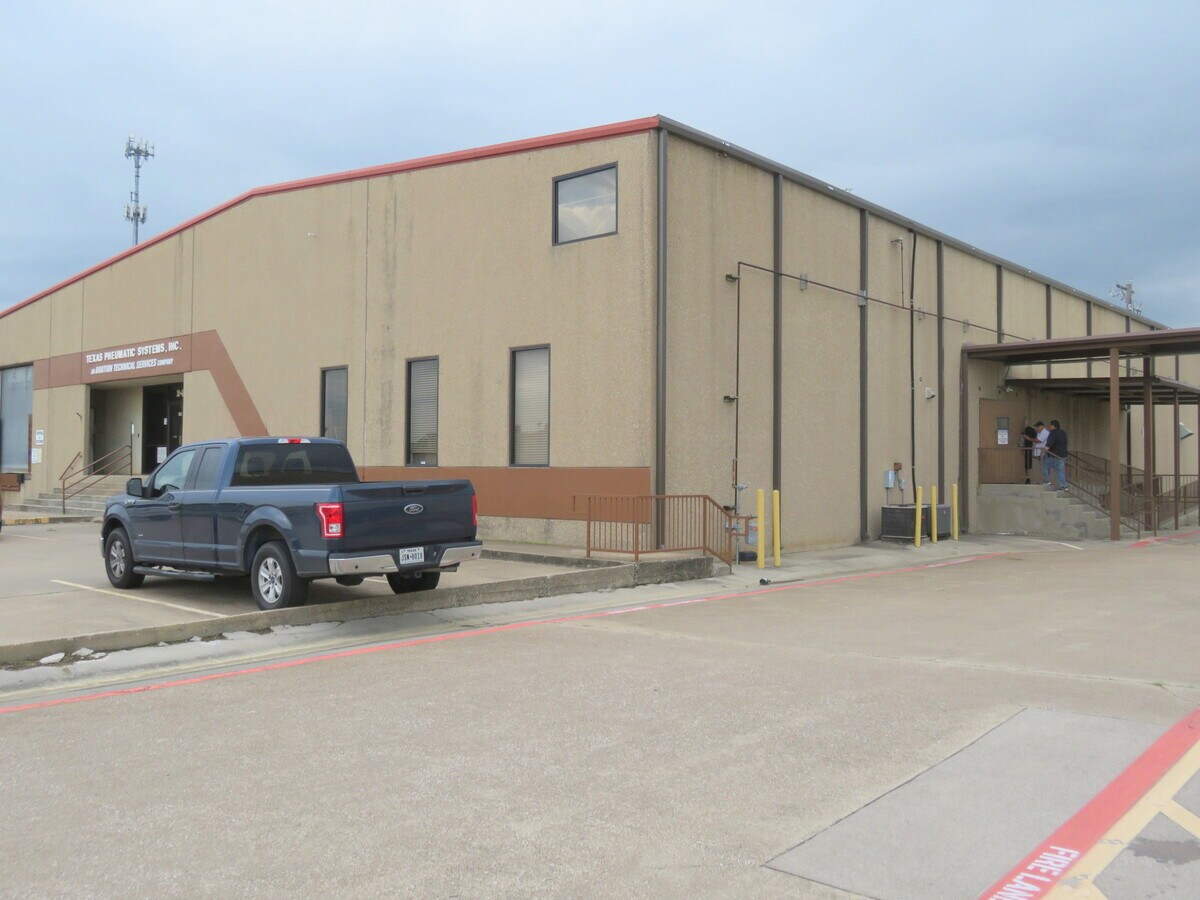 2404 Superior Dr, Pantego, TX 76013