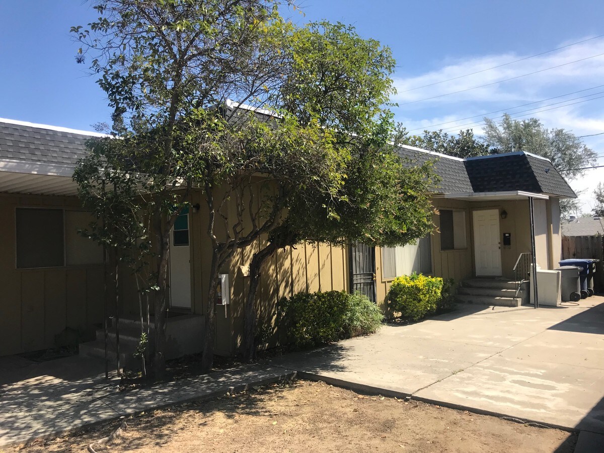 1805 W Shields Ave, Fresno, CA 93705