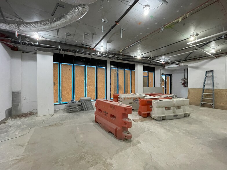 209 N 11th St, Brooklyn, NY for lease - Building Photo - Image 2 of 7