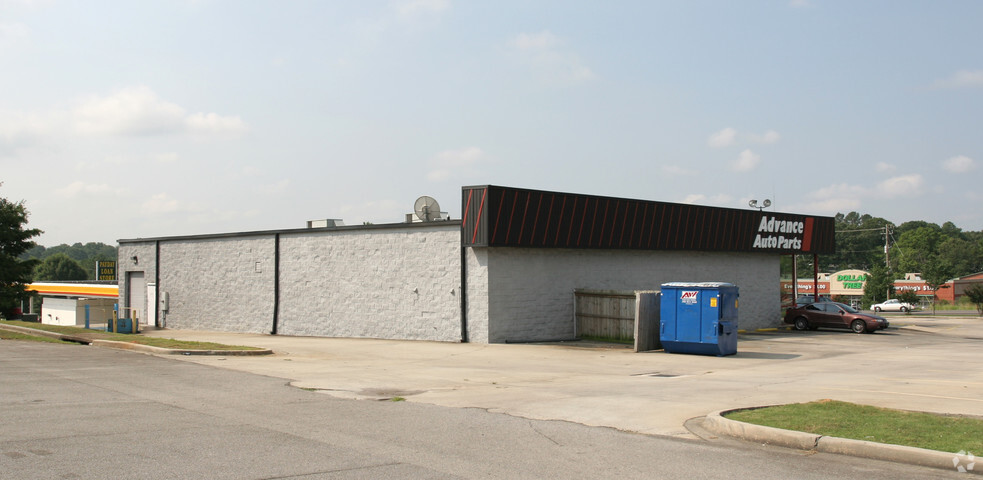 6520-6550 Aaron Aronov Dr, Fairfield, AL for lease - Building Photo - Image 3 of 19