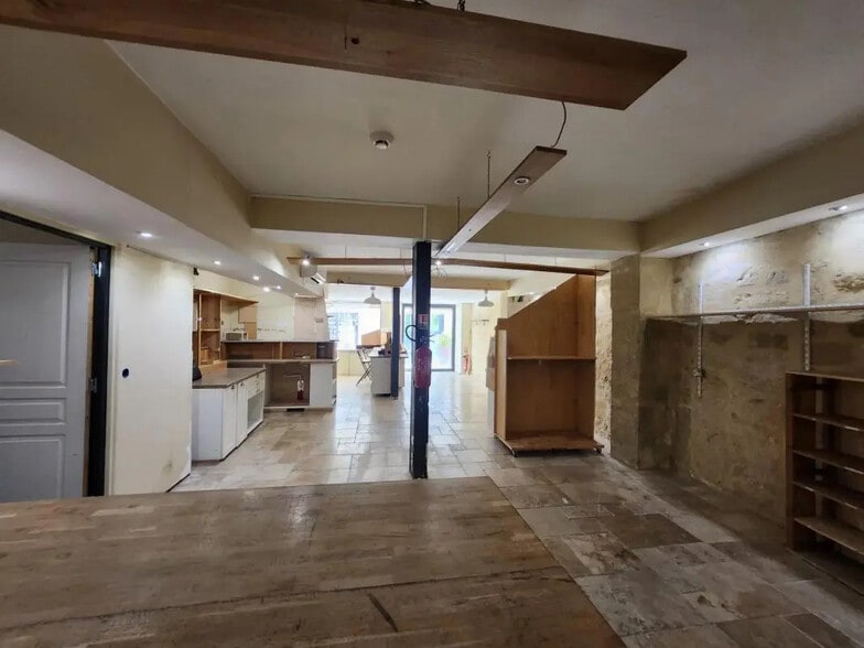 Retail in Montpellier for sale - Interior Photo - Image 3 of 13