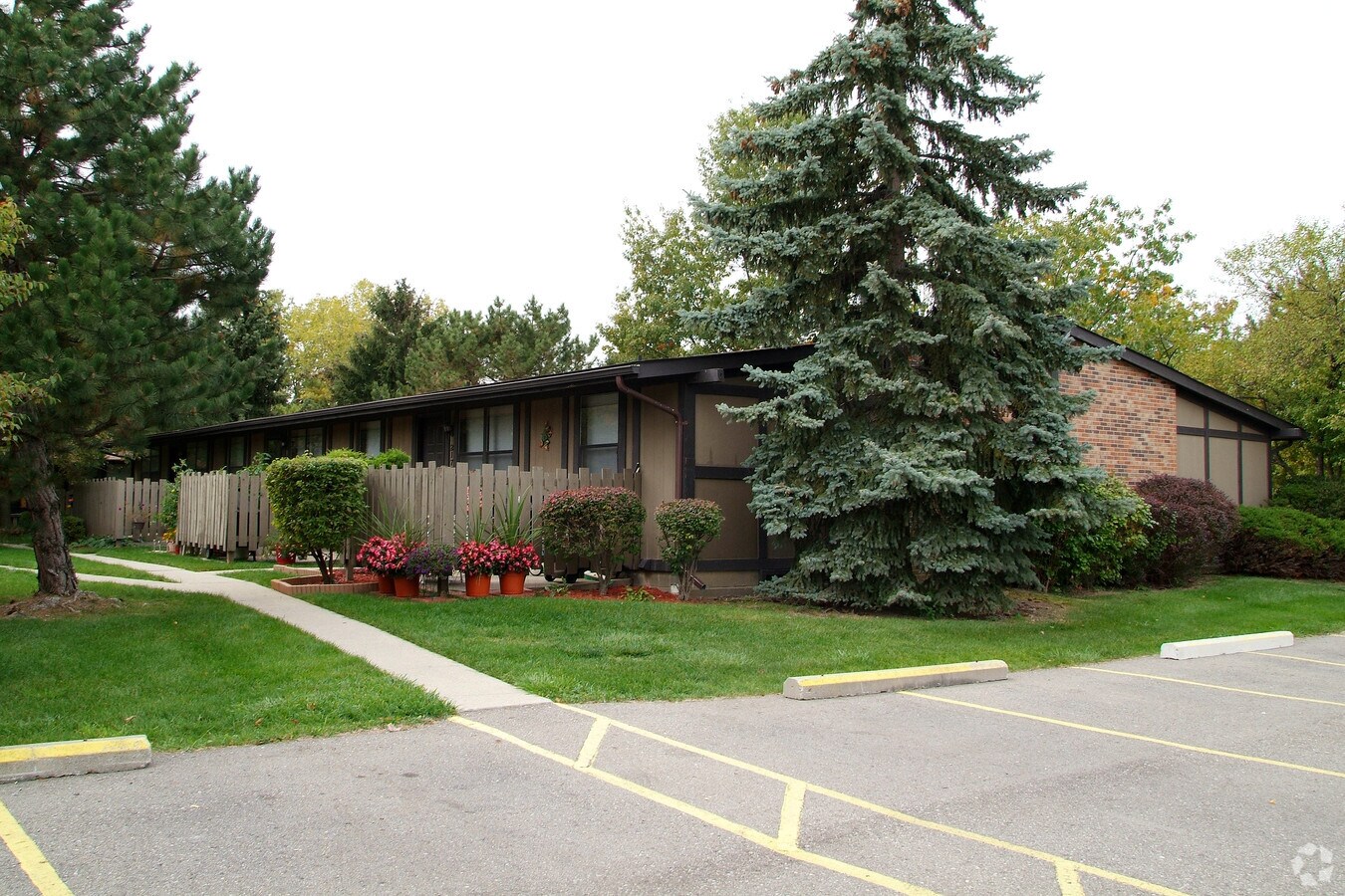 21904 Brunswick Dr, Woodhaven, MI 48183 Brunswick Apartments