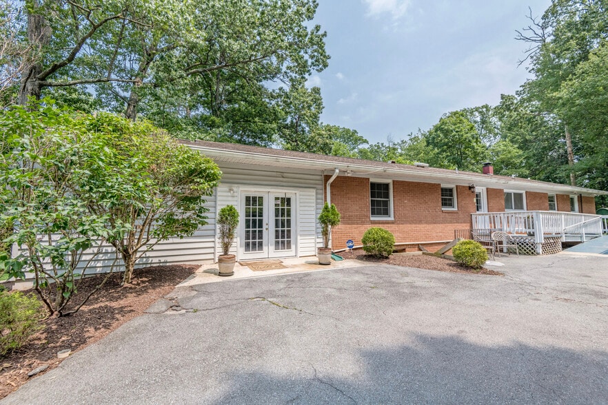 1701 Maydale Dr, Silver Spring, MD for sale - Building Photo - Image 3 of 12