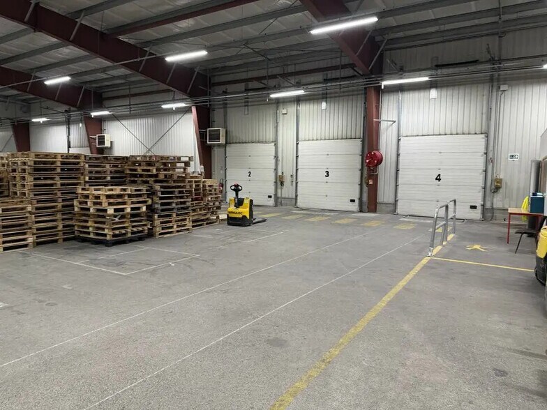 Flex in Valence for sale - Building Photo - Image 3 of 3