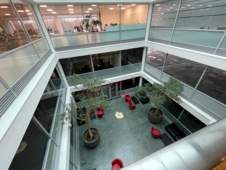 Buckingham Gate, Gatwick for lease - Interior Photo - Image 3 of 7