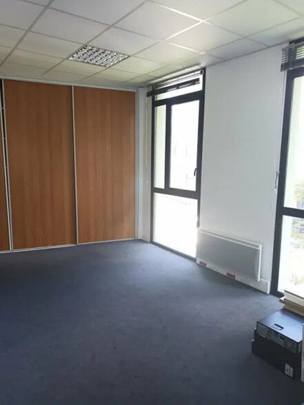 Office in Le Havre for lease - Building Photo - Image 3 of 5