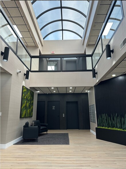 43000 W 9 Mile Rd, Novi, MI for lease - Lobby - Image 3 of 16