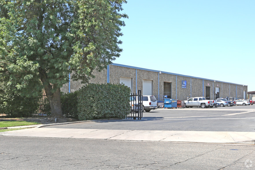 2657-2677 N Argyle Ave, Fresno, CA for lease - Building Photo - Image 3 of 7